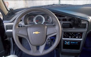 Почему положение руля отклоняется налево или направо?