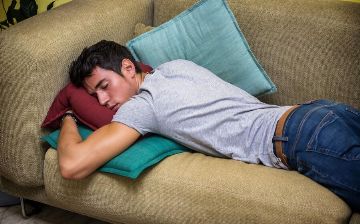 Врач назвал самые опасные места для сна