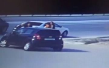 В Бухаре водительница Spark поругалась с женщиной на дороге, а затем переехала ее — видео