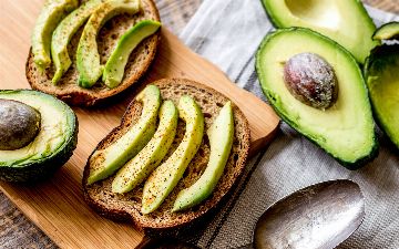 Авокадо подешевело в Узбекистане: чем этот плод полезен и что можно из него приготовить