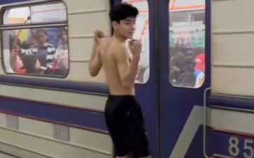 В Ташкенте полуголый парень станцевал для пассажиров вагона метро – видео