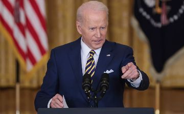 США объявили о полном запрете импорта российской нефти и газа