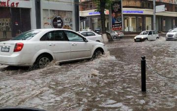 На Ташкент обрушился сильный ливень