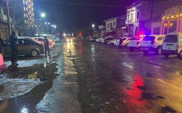 В Самарканде пешехода сбила одна машина, а другая переехала — видео