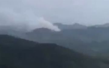 В Китае разбился пассажирский Boeing 737: на борту находились 133 человека — видео