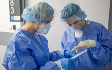 Эксперты опасаются появления нового штамма коронавируса в скором времени