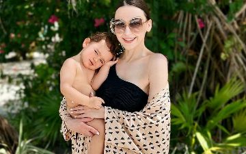 Лола нашла опытного хирурга, который проведет ей операцию по подтяжке груди – фото