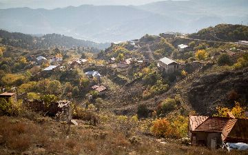 В Нагорном Карабахе ввели военное положение