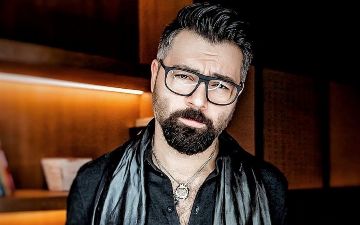  «Здесь особенная энергетика»: Алексей Чумаков гуляет по своему родному городу Самарканду – видео