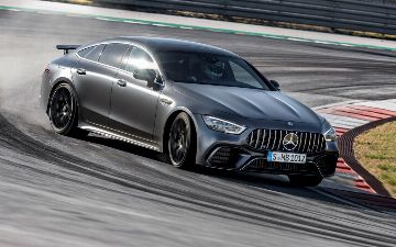 Фотошпионы засняли новый Mercedes-AMG GT 53 во время дорожных испытаний