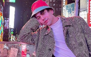 Получив предложение от турецких продюсеров Озод Хурамов улетел записывать песню – видео 