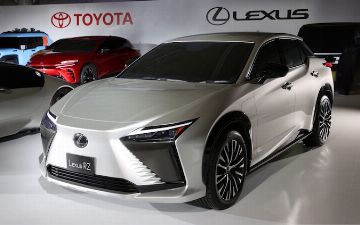 Lexus назвал дату выхода своего первого электрокроссовера 