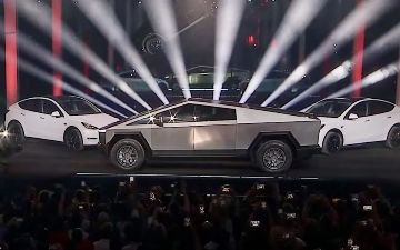 Илон Маск показал новую версию Cybertruck