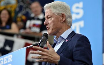 Клинтон рассказал, что предлагал Ельцину и Путину членство России в НАТО