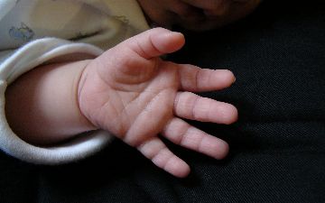 В Нукусский морг передали живого младенца: девочка скончалась после вскрытия