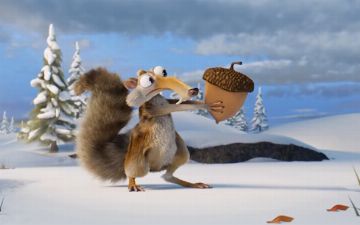 Такого вы точно не видели: белка из Ледникового периода наконец-то съела желудь