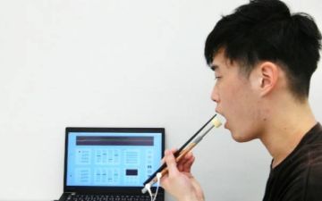 Ученые создали палочки с током, придающие пище соленый вкус