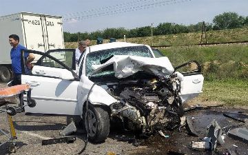 В Джизаке в результате ДТП скончался один человек, трое получили ранения