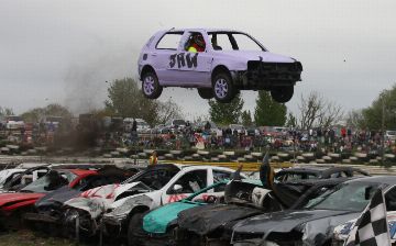 Посмотрите на самые жестокие автомобильные соревнования в мире