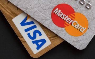 Россияне сочли Узбекистан самой выгодной страной для открытия карт VISA и Mastercard