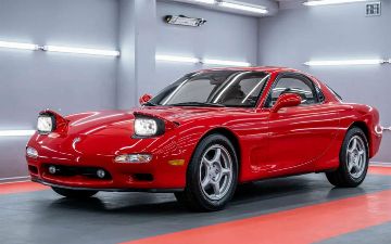 В сети выставили на продажу 30-летнюю модель Mazda RX-7, которая вообще не выезжала на дороги