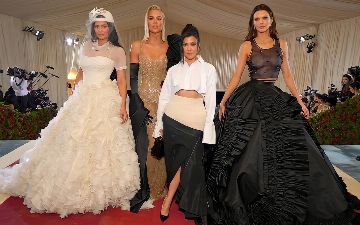 Как прошел Met Gala 2022: посмотрите на шикарные и странные наряды мировых звезд