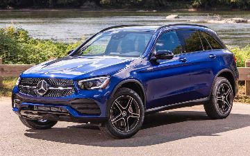 В сети просочились шпионские фото кроссовера Mercedes GLC 2023 модельного года