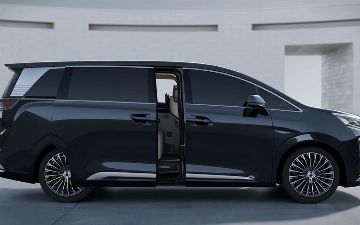 Mercedes-Benz и BYD показали совместный роскошный минивэн Denza D9