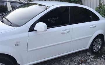 В Узбекистане предложили в два раза снизить стоимость тонировки