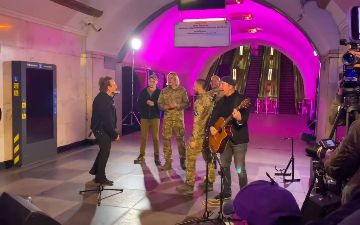 Участники группы U2 дали концерт на станции киевского метро – видео