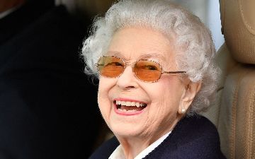 Елизавета II появилась на публике впервые с конца марта