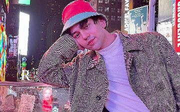 Озод Хурамов отправился на Каннский кинофестиваль – фото