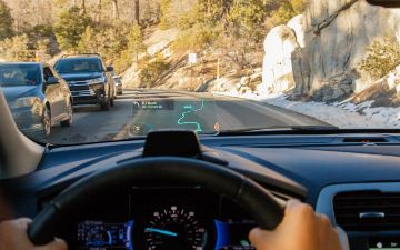 Как работает «худ-дисплей» и нужна ли такая технология водителю?