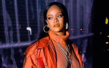 Состоялся первый выход Рианны после рождения малыша – фото