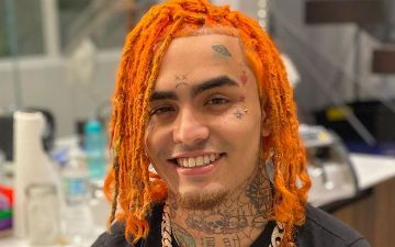 Lil Pump на своем концерте пригласил на сцену фаната с инвалидностью — видео