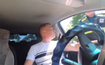 В Самарканде сотрудник ДПС запугал водителя шокером — видео