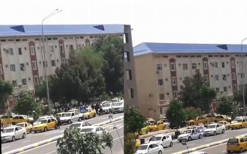 В Карши таксисты устроили забастовку, требуя отменить штраф за непристегнутый ремень — видео