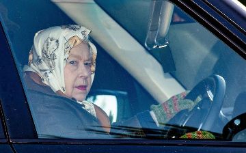 Лимузин королевы Великобритании продадут на аукционе