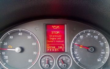 Почему часто загорается лампочка давления масла?