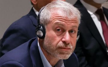 Принадлежащий Абрамовичу оператор связи хотят продать за один фунт