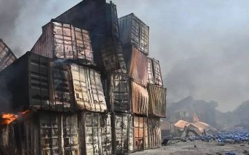 Не менее 40 человек погибли при взрыве на складе в Бангладеш — фото