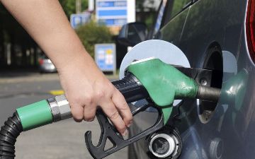 Почти на половине заправок Узбекистана не доливают топливо