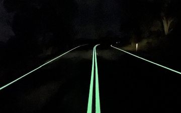 В Австралии придумали светящуюся в темноте разметку