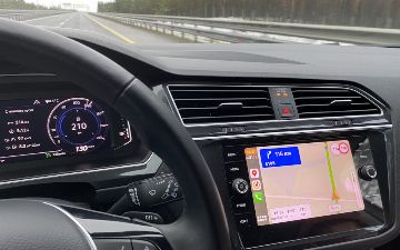 Почему навигатор и спидометр показывают разную скорость?