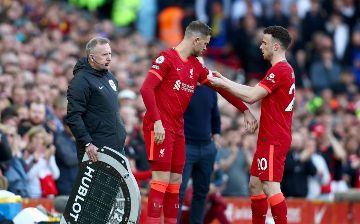 Правило пяти замен в футболе стало постоянным