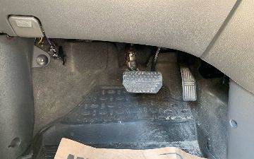 Что делать, когда при нажатии на тормоза слышится шипение?