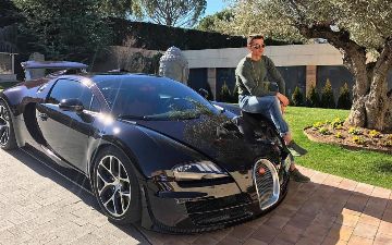 Дорогущий автомобиль Роналду попал в аварию — фото