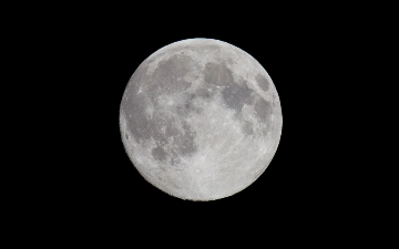 Неизвестная ракета врезалась в Луну