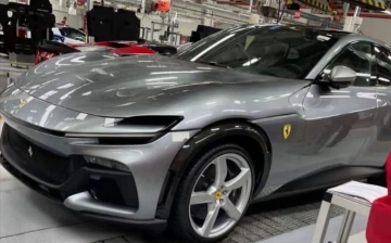 В объективы журналистов попал первый серийный кроссовер от Ferrari