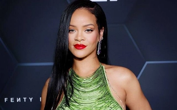 Спустя два месяца после родов Рианна снялась в белье для своего бренда – фото